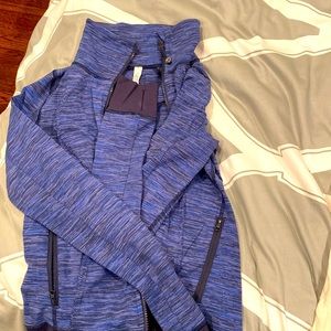 Lululemon zip up excellent condition.